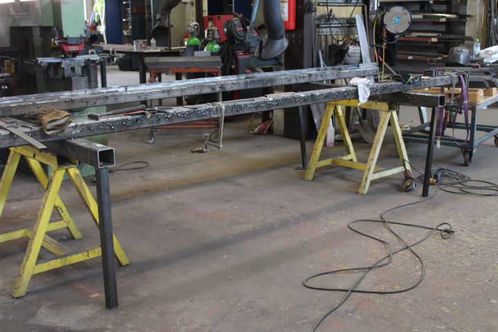 718986-2 Welding stand on trestles