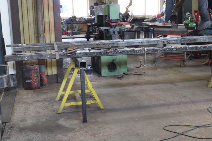 718986-3 Welding stand on trestles