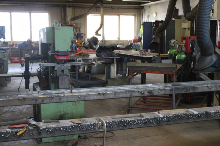 718986-5 Welding stand on trestles