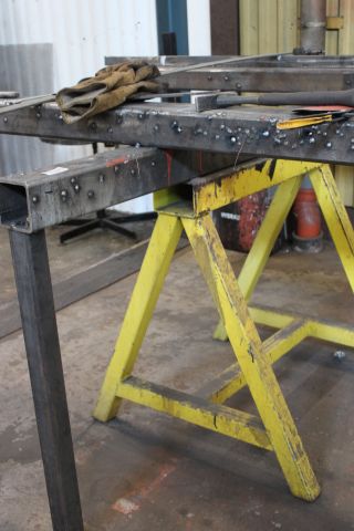 718986-6 Welding stand on trestles