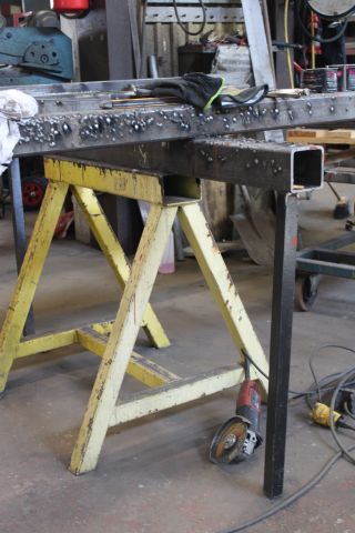 718986-8 Welding stand on trestles
