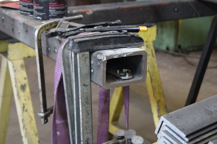 718986-9 Welding stand on trestles