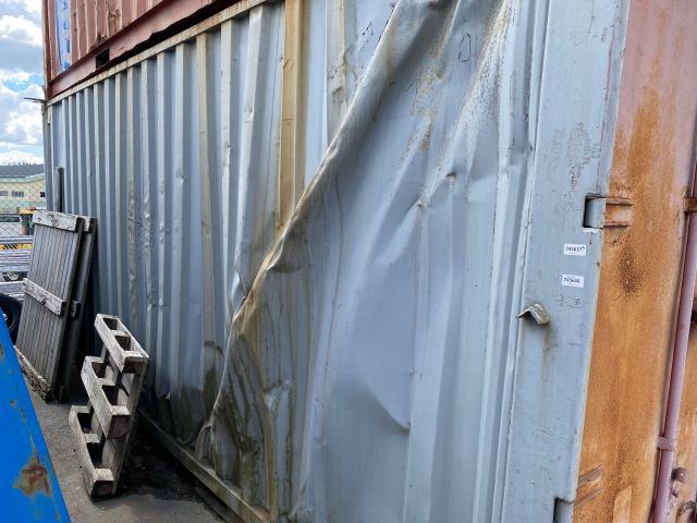 745636-3 Container 20 feet - 2.59x2.44x605 m -Damaged
