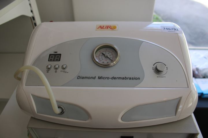 746792-2 Facial Peeling Machine - Diamond Micro Dermabrasion, incl. accessories