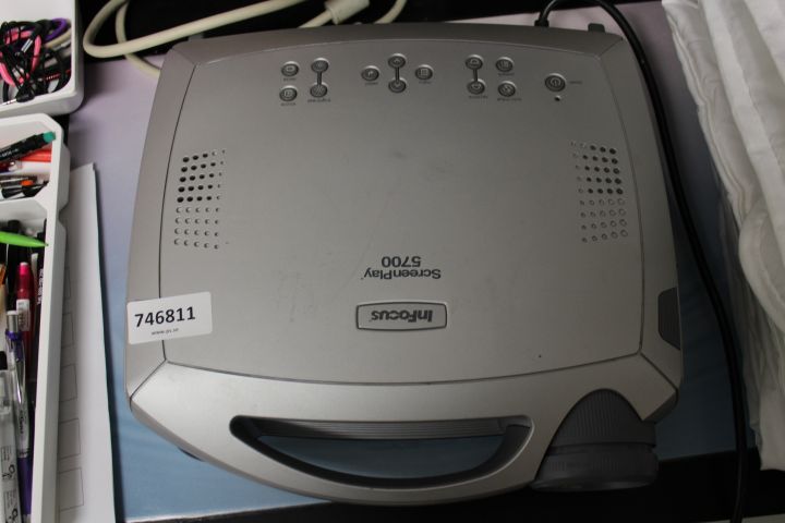 746811-2 Projector - InFocus - ScreenPlay 5700