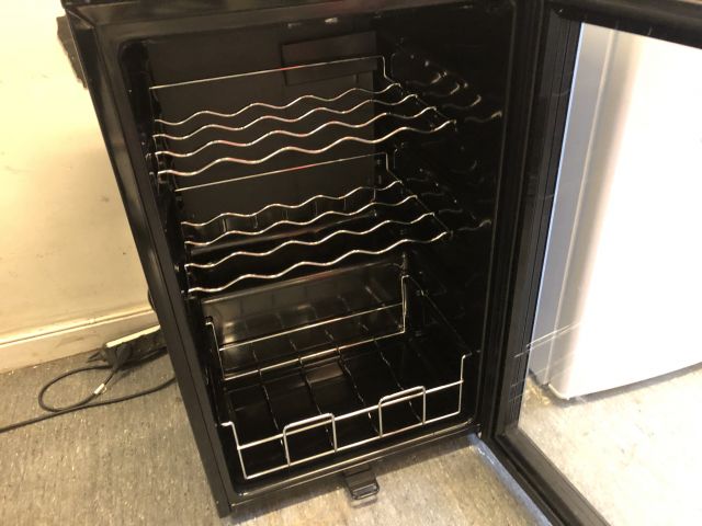 792057-3 1 pcs Wine Cooler - Samsung