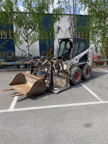 747460-2 BobCat S130 -04 incl. Pit bucket, pallet forks, planer bucket