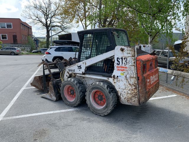 747460-4 BobCat S130 -04 incl. Pit bucket, pallet forks, planer bucket