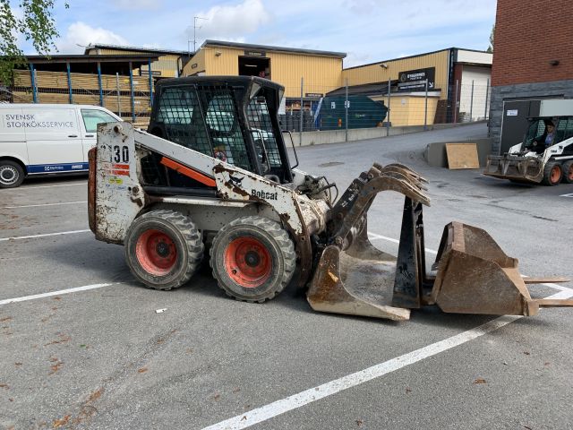 747460-7 BobCat S130 -04 incl. Pit bucket, pallet forks, planer bucket