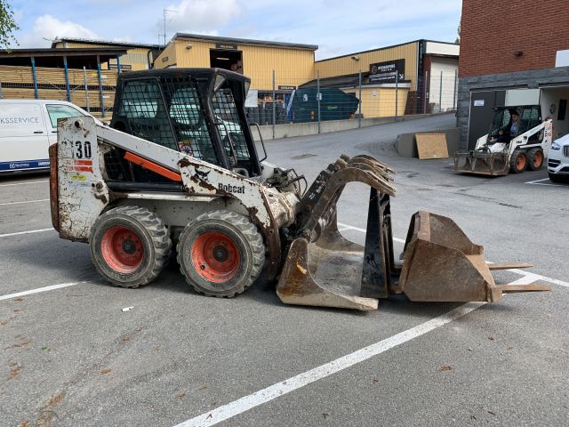 747460-6 BobCat S130 -04 incl. Pit bucket, pallet forks, planer bucket