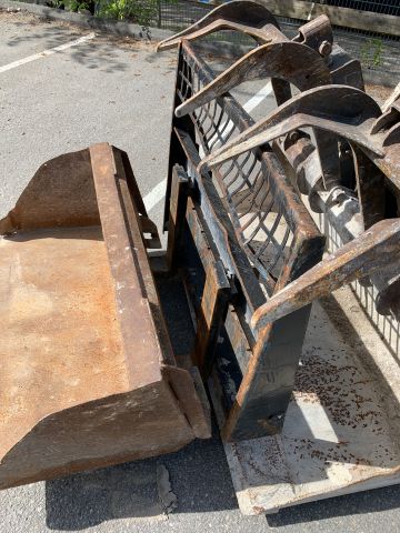 747460-21 BobCat S130 -04 incl. Pit bucket, pallet forks, planer bucket