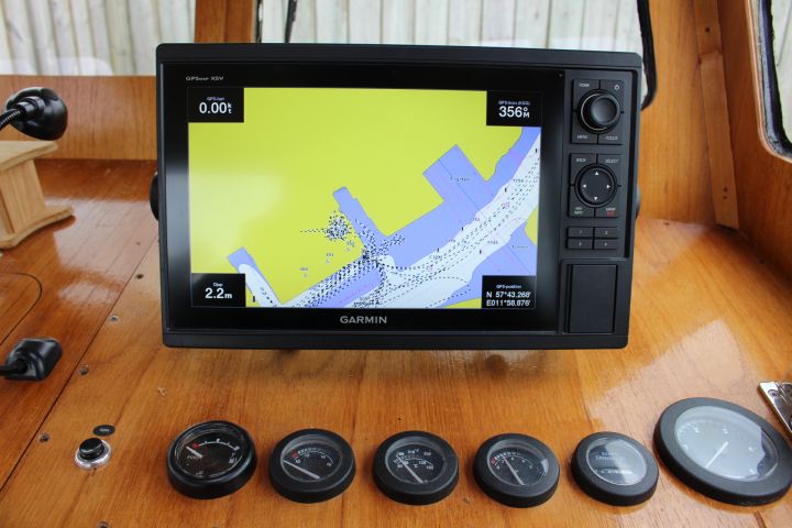 763767-16 Baltic 800 work boat with Vattenjet, Mercruiser 7.3L diesel V8, Garmin 12 "plotter