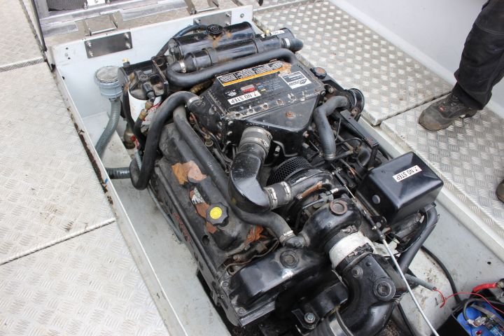 763767-7 Baltic 800 work boat with Vattenjet, Mercruiser 7.3L diesel V8, Garmin 12 "plotter