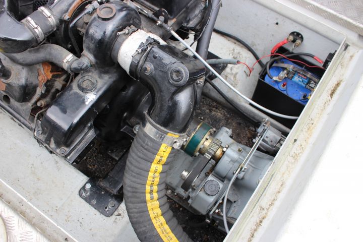 763767-8 Baltic 800 work boat with Vattenjet, Mercruiser 7.3L diesel V8, Garmin 12 "plotter