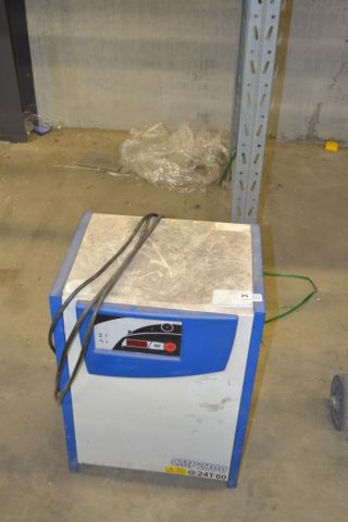 735855-1 Truck charger CMP 2100