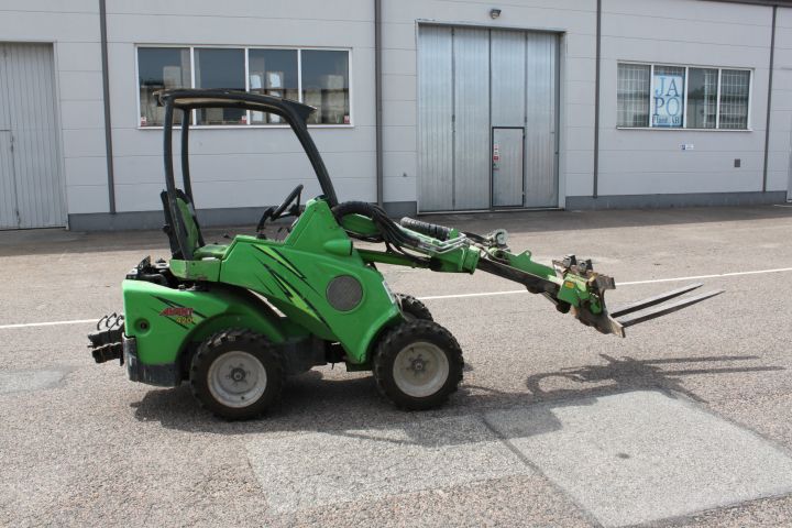 792836-2 Skid steer loader Avant 420 -12 with accessories