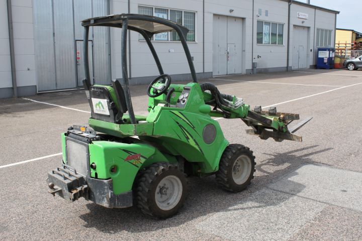 792836-3 Skid steer loader Avant 420 -12 with accessories
