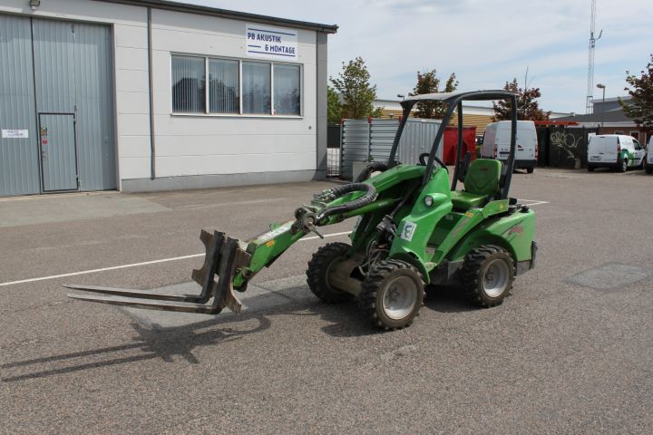 792836-7 Skid steer loader Avant 420 -12 with accessories