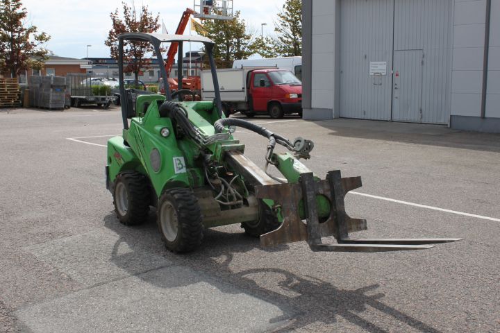 792836-9 Skid steer loader Avant 420 -12 with accessories