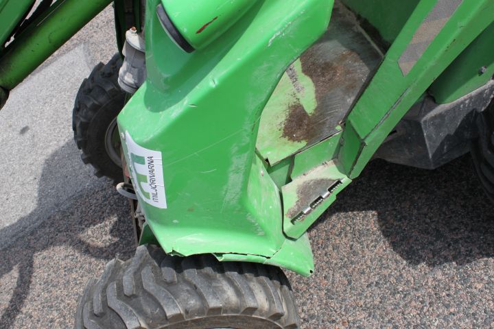 792836-17 Skid steer loader Avant 420 -12 with accessories