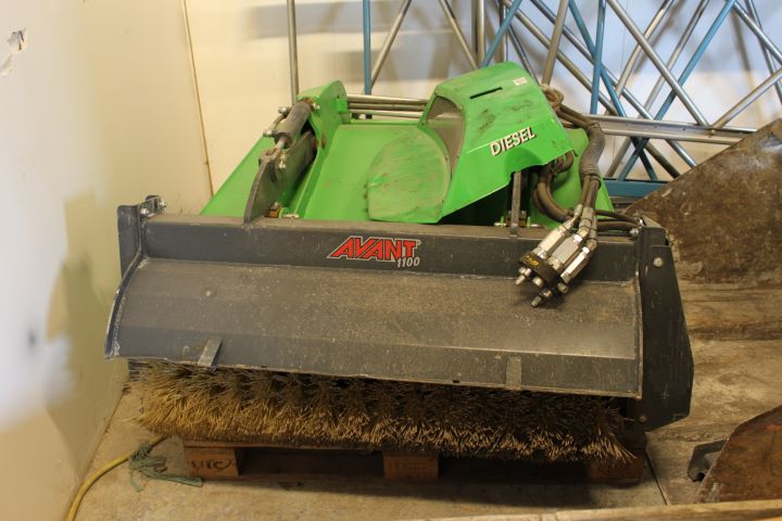 792836-20 Skid steer loader Avant 420 -12 with accessories