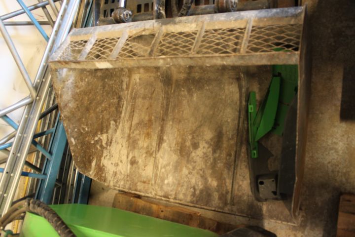 792836-27 Skid steer loader Avant 420 -12 with accessories