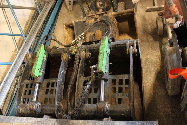 792836-28 Skid steer loader Avant 420 -12 with accessories