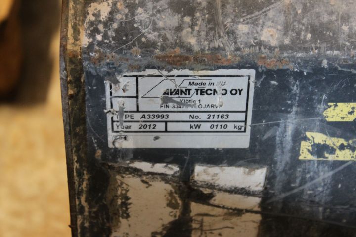 792836-29 Skid steer loader Avant 420 -12 with accessories