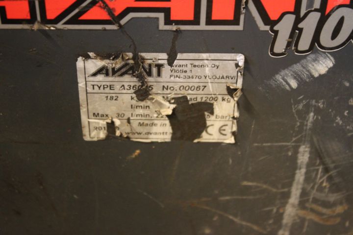 792836-31 Skid steer loader Avant 420 -12 with accessories