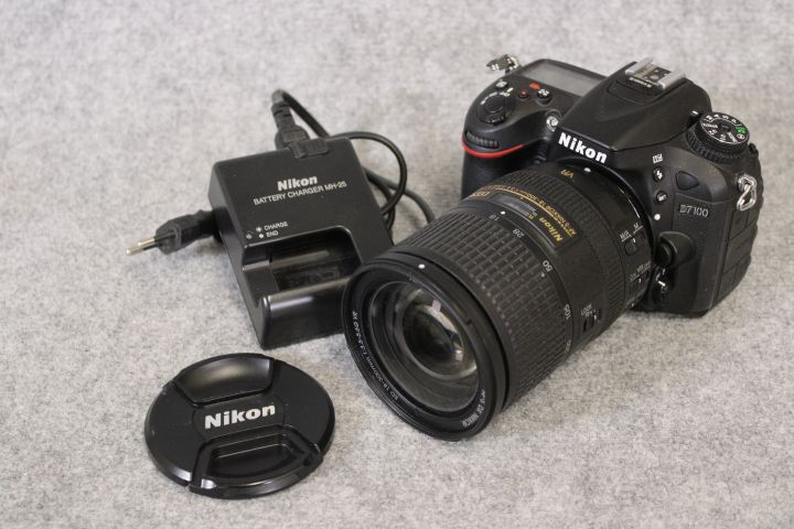 746427-1 System Camera - Nikon - D7100