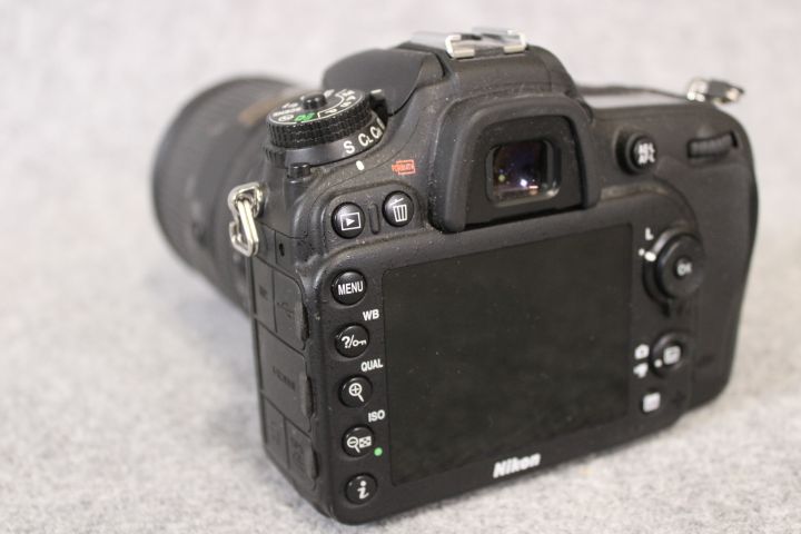 746427-8 System Camera - Nikon - D7100