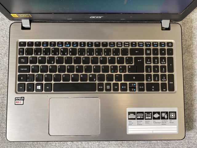 745382-10 Laptop - Acer Aspire F5-522 - 2017