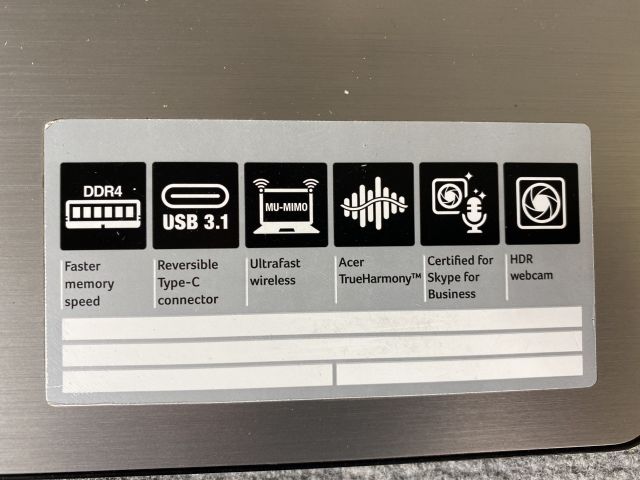 745382-11 Laptop - Acer Aspire F5-522 - 2017