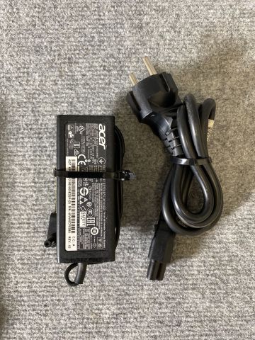 745382-14 Laptop - Acer Aspire F5-522 - 2017