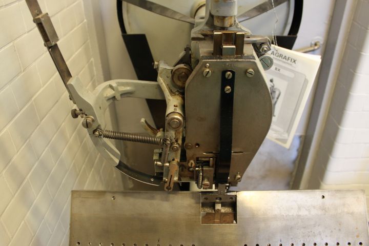 624452-9 Older stapler Agrafix BX