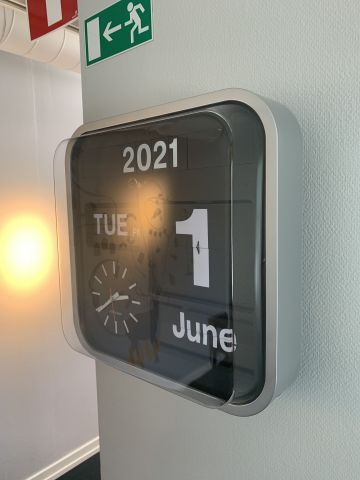 796733-3 Wall clock Retro Karlsson