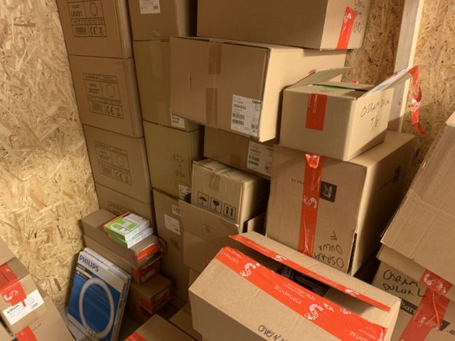 711762-15 Stock compact fluorescent lamps Airam, Osram, Megaman