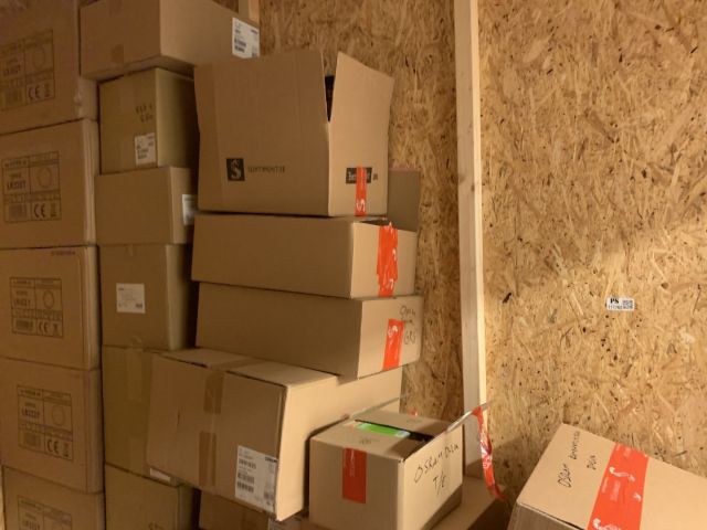 711762-16 Stock compact fluorescent lamps Airam, Osram, Megaman