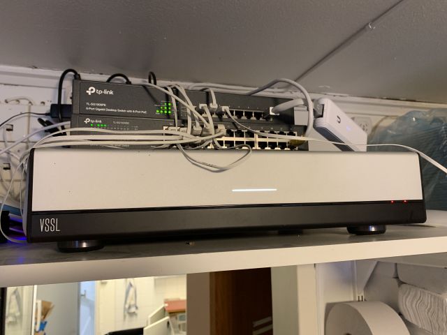 798502-1 Multiroom amplifier VSSL A.6 with five speakers