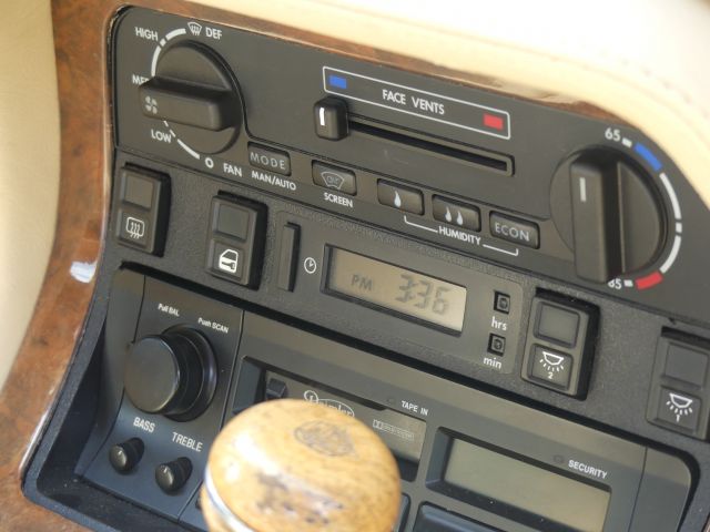 735915-18 Jaguar Daimler -1992