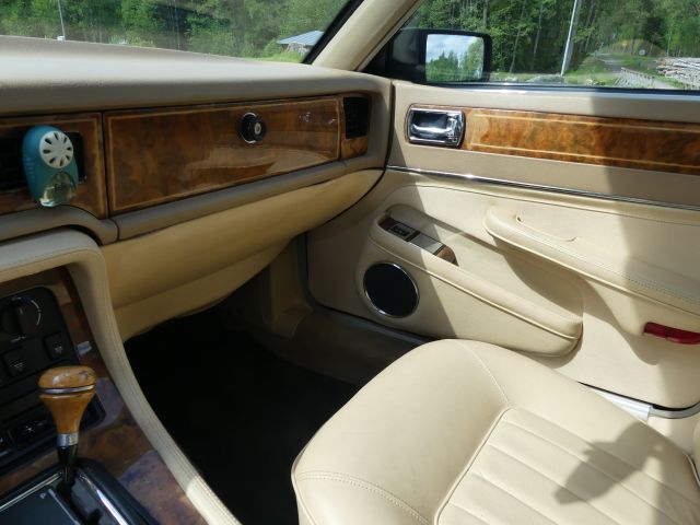 735915-27 Jaguar Daimler -1992