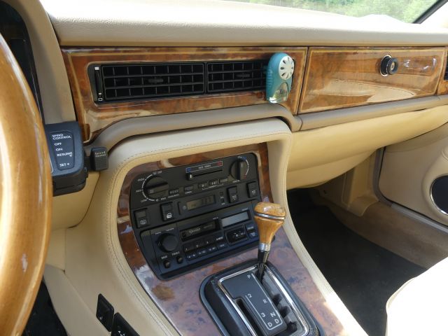 735915-28 Jaguar Daimler -1992