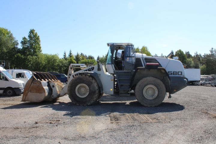 744870-3 Liebherr 580 Wheel loader 12127 h -2011 incl. bucket