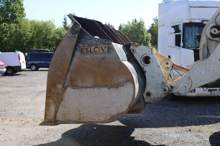 744870-5 Liebherr 580 Wheel loader 12127 h -2011 incl. bucket
