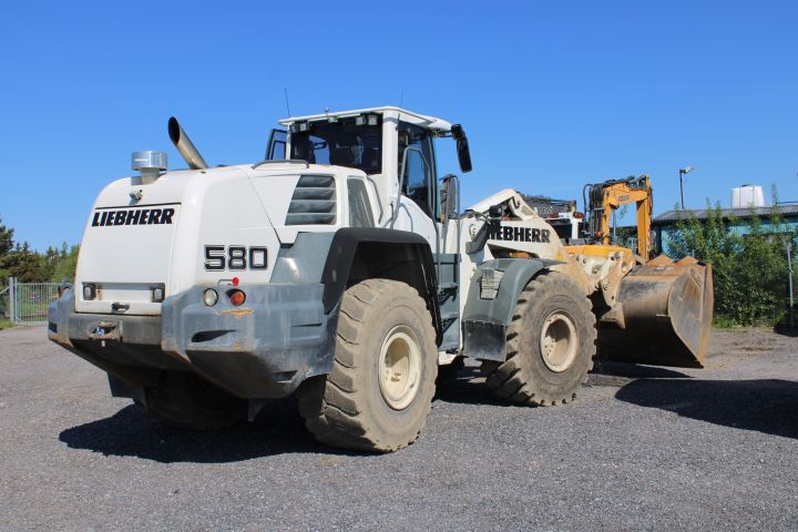 744870-8 Liebherr 580 Wheel loader 12127 h -2011 incl. bucket