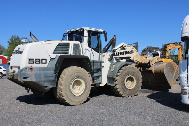 744870-9 Liebherr 580 Wheel loader 12127 h -2011 incl. bucket