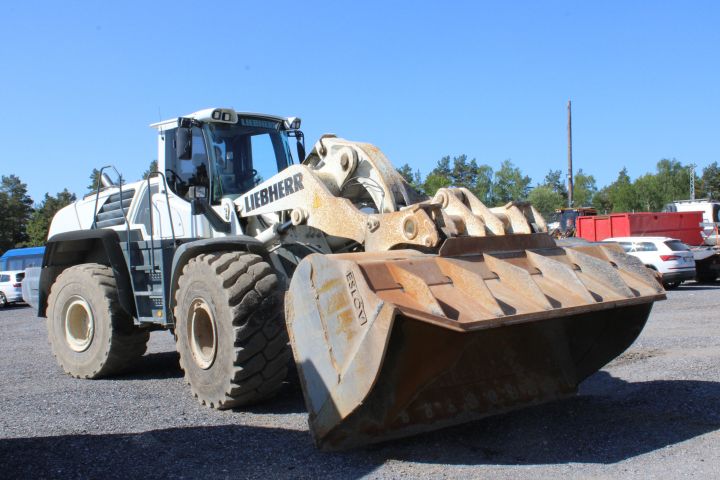 744870-11 Liebherr 580 Wheel loader 12127 h -2011 incl. bucket