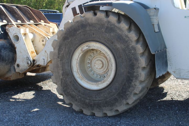 744870-13 Liebherr 580 Wheel loader 12127 h -2011 incl. bucket