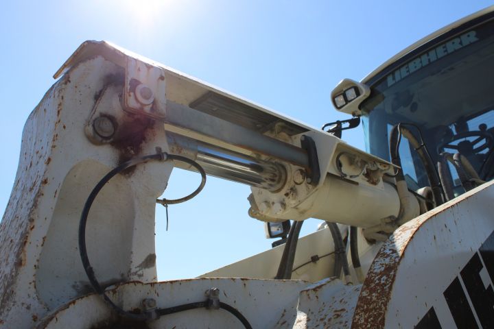 744870-27 Liebherr 580 Wheel loader 12127 h -2011 incl. bucket