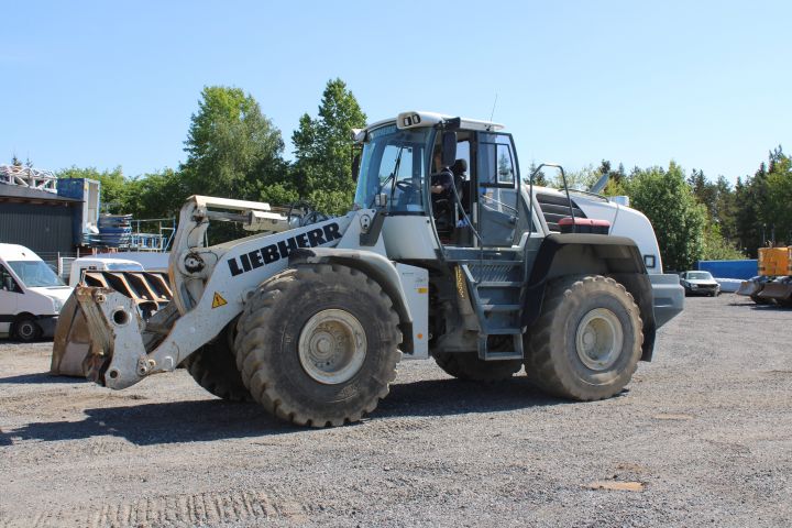 744870-29 Liebherr 580 Wheel loader 12127 h -2011 incl. bucket